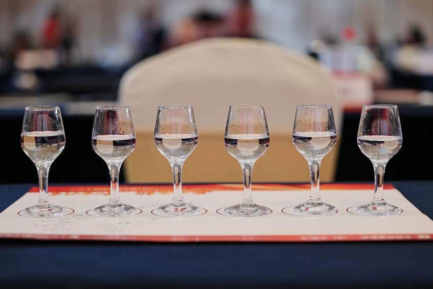 一场首席品酒师的“舌尖对话”，五粮液以匠心致敬时代