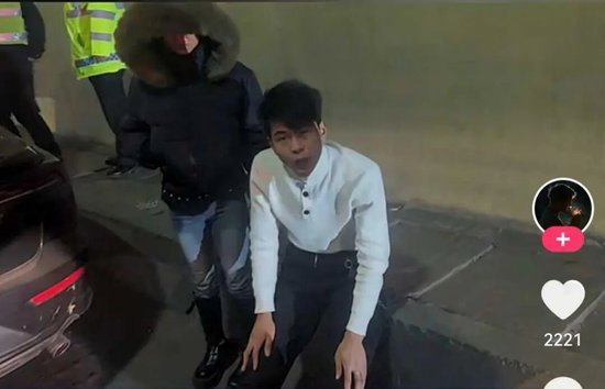 高速上一小车刹车失灵，以115km/h狂奔490公里，开了4个半小时至燃油耗尽！司机要求退车退款，厂家回应