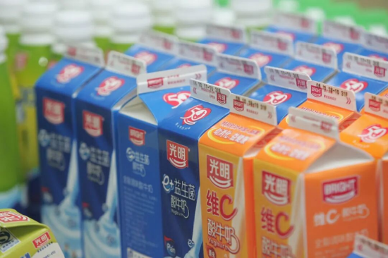 上海奶罐子“漏”了? 光明乳业“失守”大本营,营收三连降,董事长薪酬翻倍 | BUG