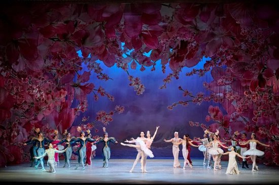 香港早晨丨涉案百亿！浙商大佬俞发祥被控制