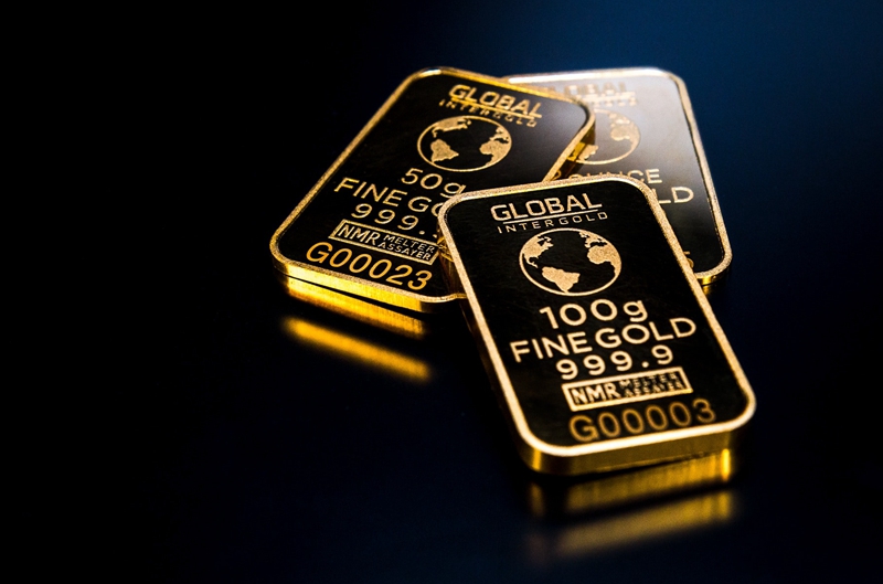 黄金价格低迷时适合买入还是观望？