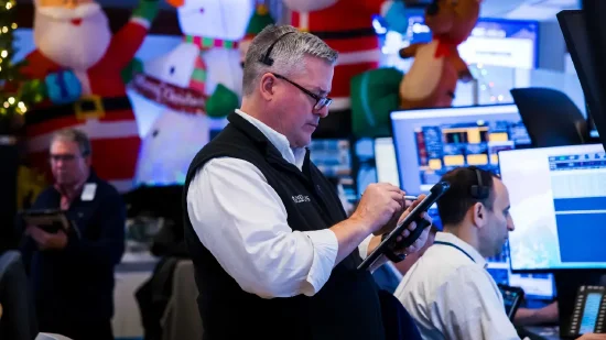 午盘：标普500指数创盘中历史新高