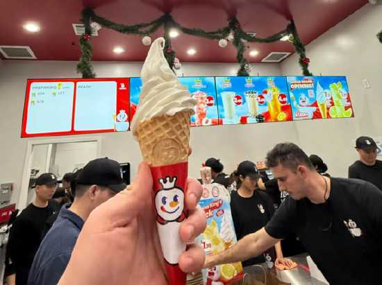 现场直击：平安夜，美国人究竟喝不喝蜜雪冰城？ | 北美前哨