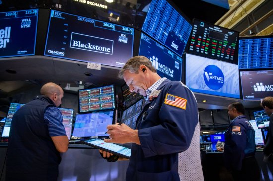 12月27日外盘头条:泽连斯基预计周日与特朗普会面 现货金银价格再创新高 今年全球并购交易额突破4万亿美元