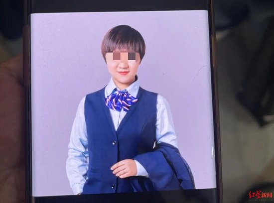 36岁银行经理和丈夫自杀,被指大量挪用储户存款,有人取钱时140万元存款只剩8.8元!她生前花180万元订豪车