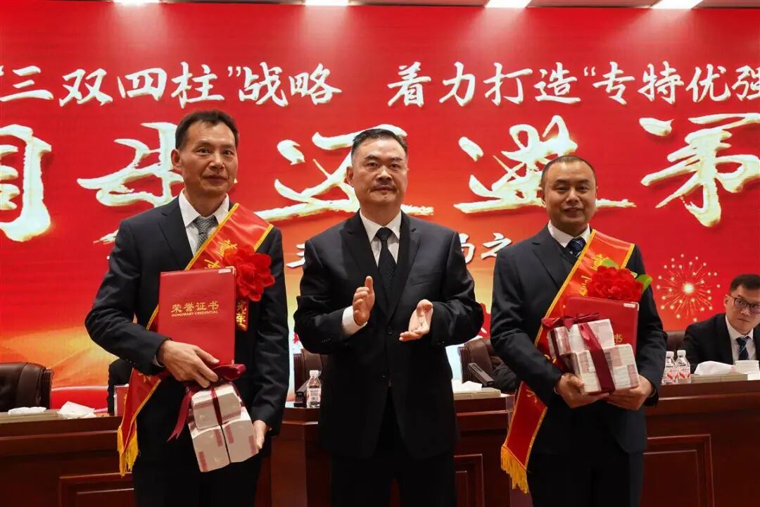 湖北一公司豪掷2000多万元年终奖：300多人获奖，最高160万元