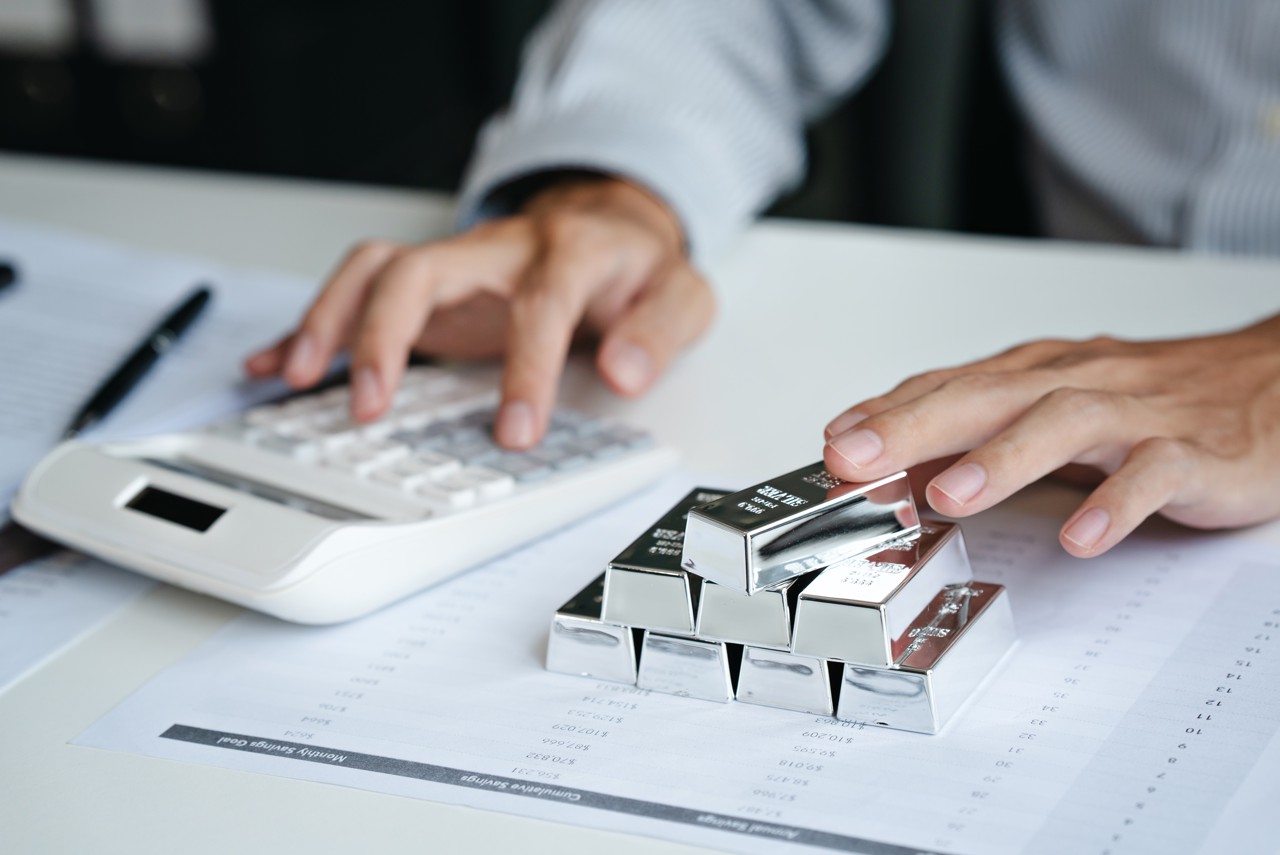 白银首破80美元关口后直线“跳水”,贵金属板块盘中震荡走强