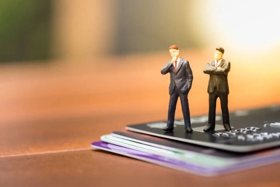 洞察2025｜“大象起舞”背后，15.6万亿银行股板块的价值重估之路