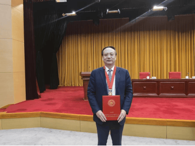 步长制药总裁赵超荣获 “陕西省非公有制经济人士 优秀中国特色社会主义事业建设者”称号