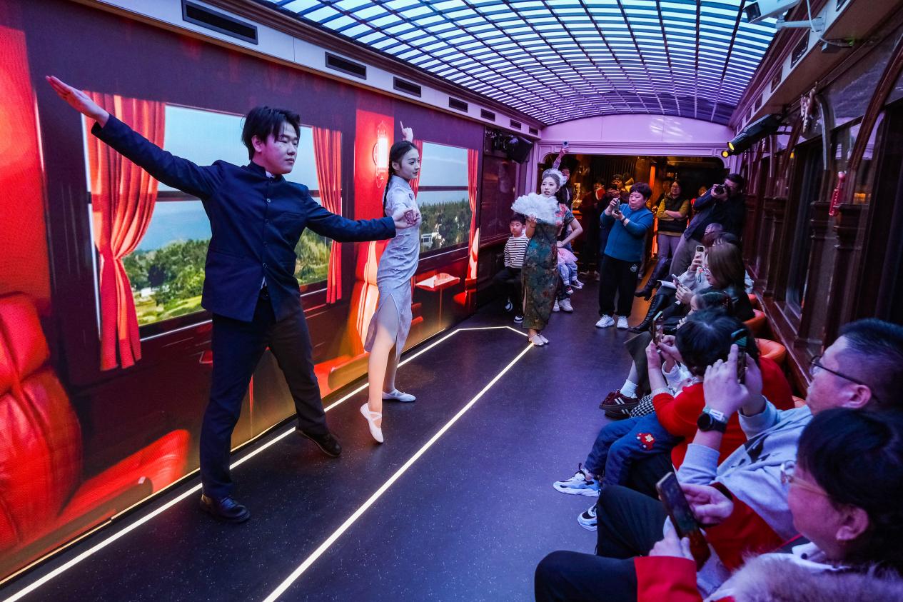 “津旅时光号”开通新线路 “铁旅融合”引领区域消费升级