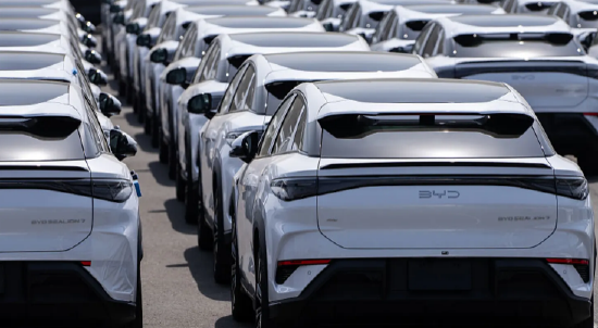 比亚迪首次超越特斯拉，登顶全球电动汽车销量榜首