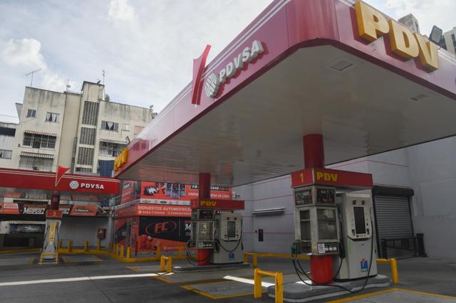 第1现场｜遭袭后的委内瑞拉：药店排队、油站关闭、民众集会抗议