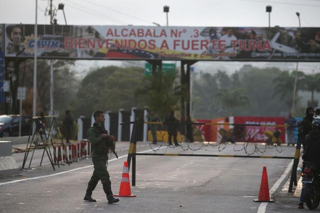 第1现场｜遭袭后的委内瑞拉：药店排队、油站关闭、民众集会抗议