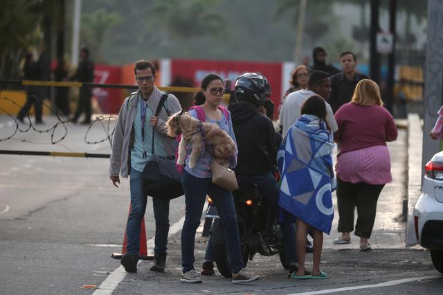 第1现场｜遭袭后的委内瑞拉：药店排队、油站关闭、民众集会抗议