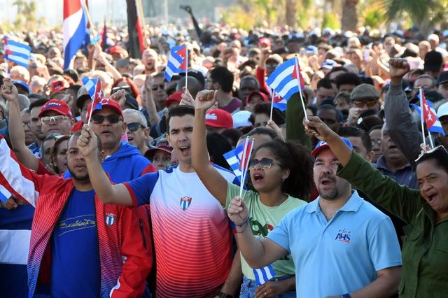 第1现场｜遭袭后的委内瑞拉：药店排队、油站关闭、民众集会抗议