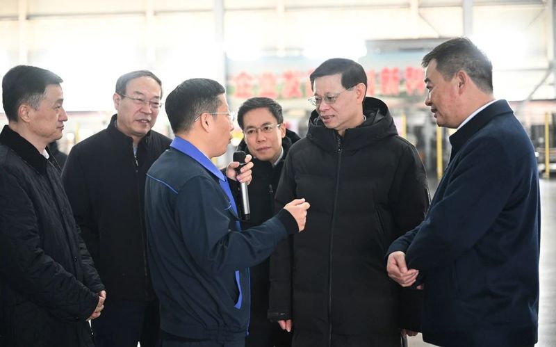 辽宁省委书记许昆林，主动与企业家加微信