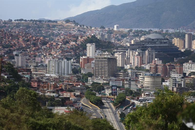 抓走马杜罗夫妇后，特朗普要如何“接管”委内瑞拉？