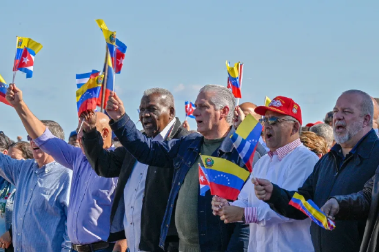 特朗普对格陵兰岛，古巴、伊朗等国发出警告