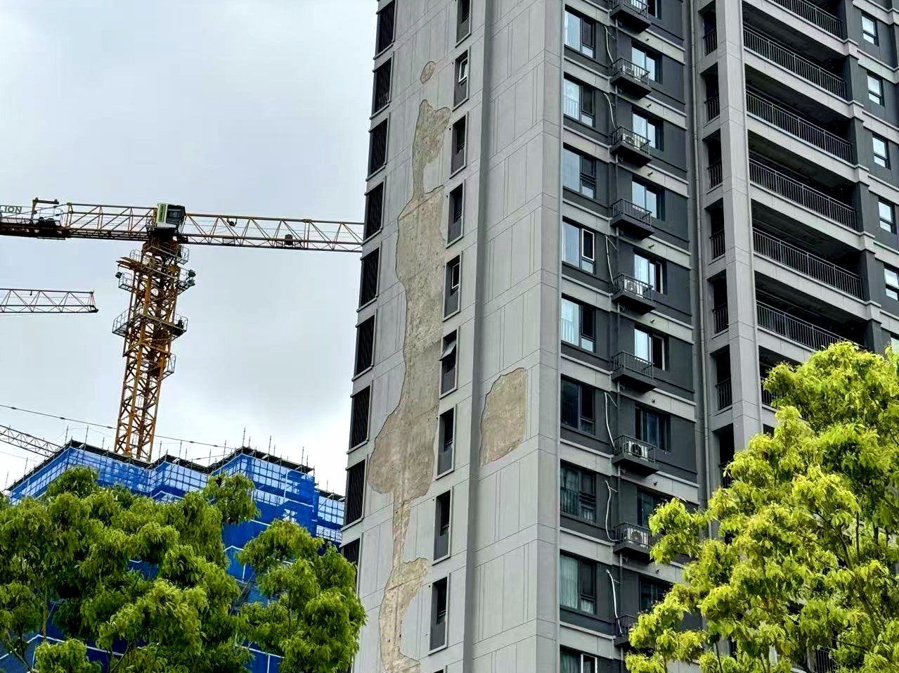 业主收楼即维权，房企的“完美交付”缘何屡陷“交房魔咒”