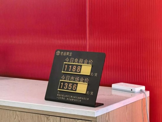 海南免税消费到底有多火爆？原价超1万的加拿大鹅，6900元就能拿下，始祖鸟门口也排长队，店员:这家店最便宜