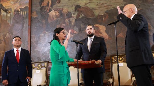 委内瑞拉临时总统如何为政权“极限求生”？