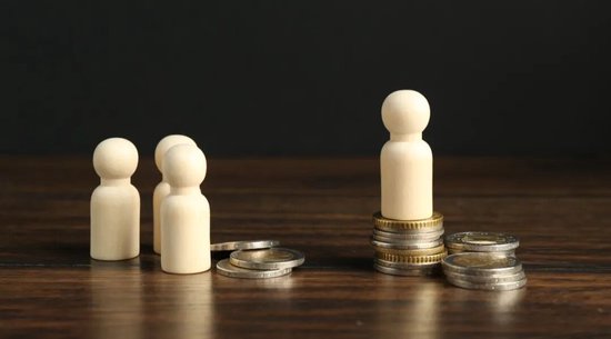 “领导30万、员工1万”,质疑年终奖分配不公,申万期货一员工被停职