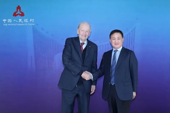 中国人民银行行长潘功胜会见加拿大前总理克雷蒂安