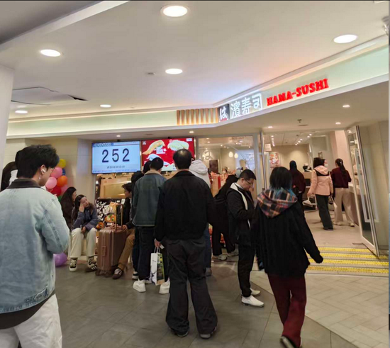 日本知名巨头退出中国内地市场,寿司平价品牌狂奔,有门店日排队3000桌