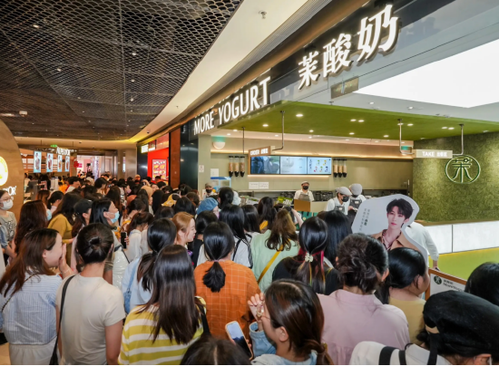 2年关店超400家！茉酸奶“危局”，“吞下”酸奶罐罐自救？图1