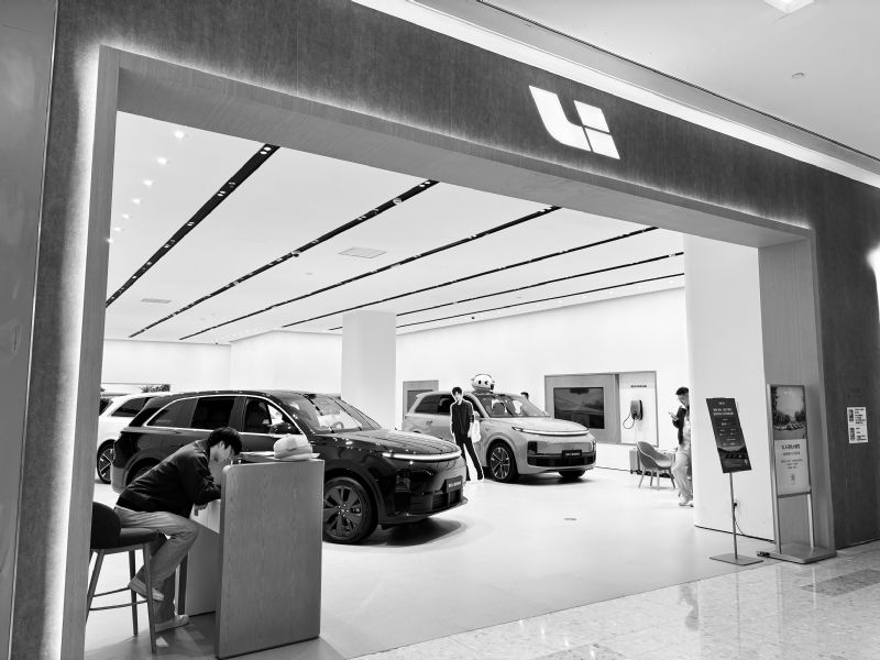 理想汽车失销冠交付量仅完成目标63%   单季归母净利亏6.2亿李想急调管理模式