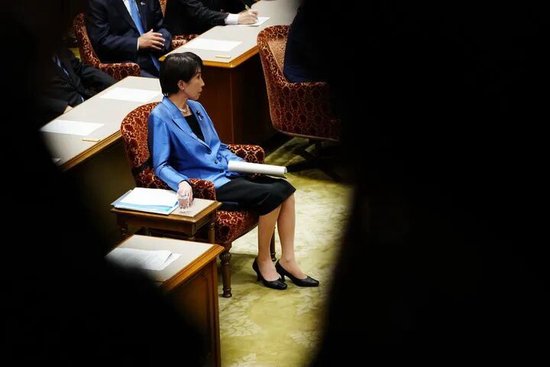 高市早苗，为何选在此时?